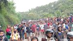 Foto Kecelakaan Kontainer Tabrak Truk dan Mobil di Purworejo
