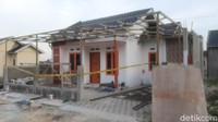 Ditemukannya ketiga korban langsung membuat geger warga di perumahan baru tersebut. Warga berusaha menolong dua korban yang masih hidup, Irfan dan Arif. Kapolsek Siak Hulu, Kampar Kompol Zuhri Siregar membenarkan ditemukanya ketiga korban. Namun belum diketahui penyebab kematian korban Riki dan dua rekannya yang kritis.