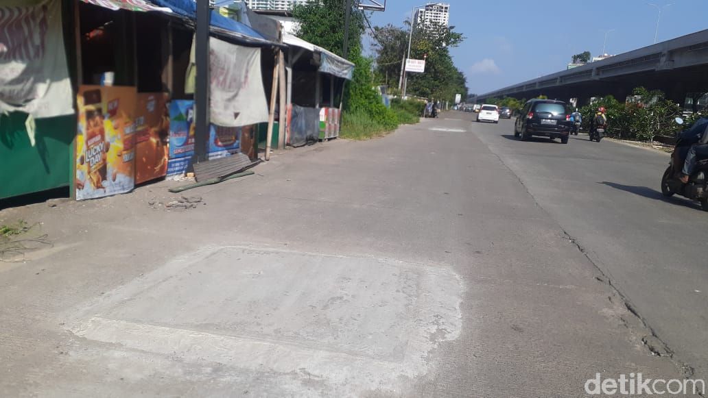 Gorong-gorong rusak di Jl KH Noer Ali dekat Grand Metropolitan Mall, kini telah diperbaiki. Kondisi 8 April 2021. (Afzal NI/detikcom) Gorong-gorong rusak di Jl KH Noer Ali dekat Grand Metropolitan Mall, kini telah diperbaiki. Kondisi 8 April 2021. (Afzal NI/detikcom)