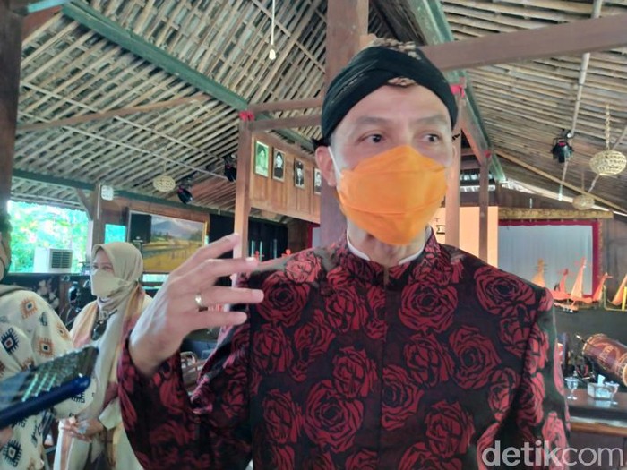 Gubernur Jateng Ganjar Pranowo di Omah Mbudur, Jowahan, Wanurejo, Borobudur, Kamis (8/4/2021).