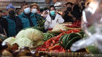 Selain itu, dalam pemantauan harga pasar ini, Dinas Pangan dan Pertanian (Dispangtan) juga melakukan pengecekan kualitas pangan.