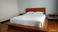kamar dengan bed queen size