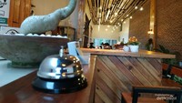 front office menuju cafe
