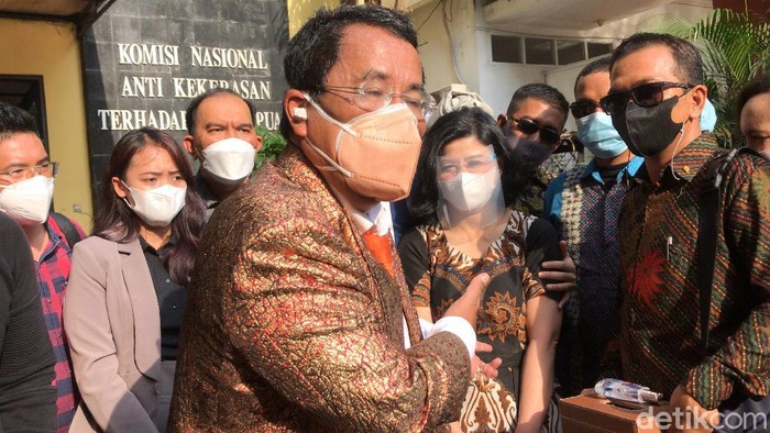 Hotman Paris dan Desiree Tarigan saat ditemui di Komnas Perempuan.
