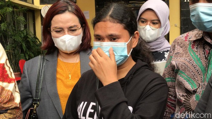 Irni, asisten rumah tangga Desiree Tarigan yang mengaku jadi korban penganiayaan.