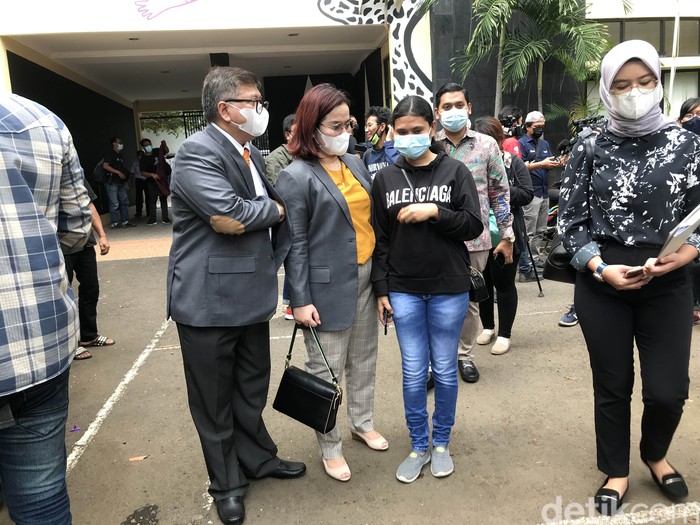 Irni Irni, asisten rumah tangga Desiree Tarigan yang mengaku jadi korban penganiayaan.