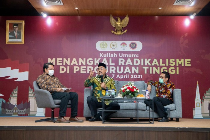 Kuliah Umum: Menangkal Radikalisme di Perguruan Tinggi di Kampus Universitas Negeri Surabaya (Unesa), Surabaya.
