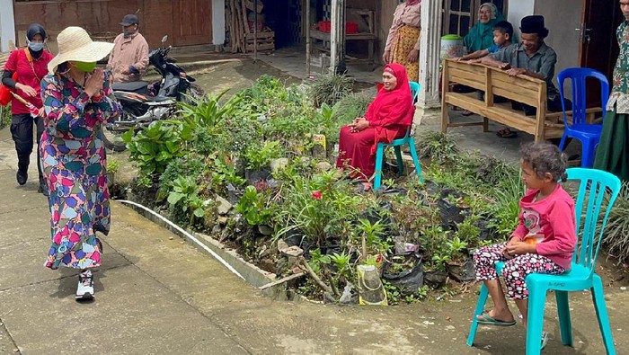 Kala Puan Menyapa Warga Kaki Gunung Sumbing Ketua DPR RI Puan Maharani tiba di Mangli Sky View dan menghabiskan waktu akhir pekan di kaki gunung sumbing.