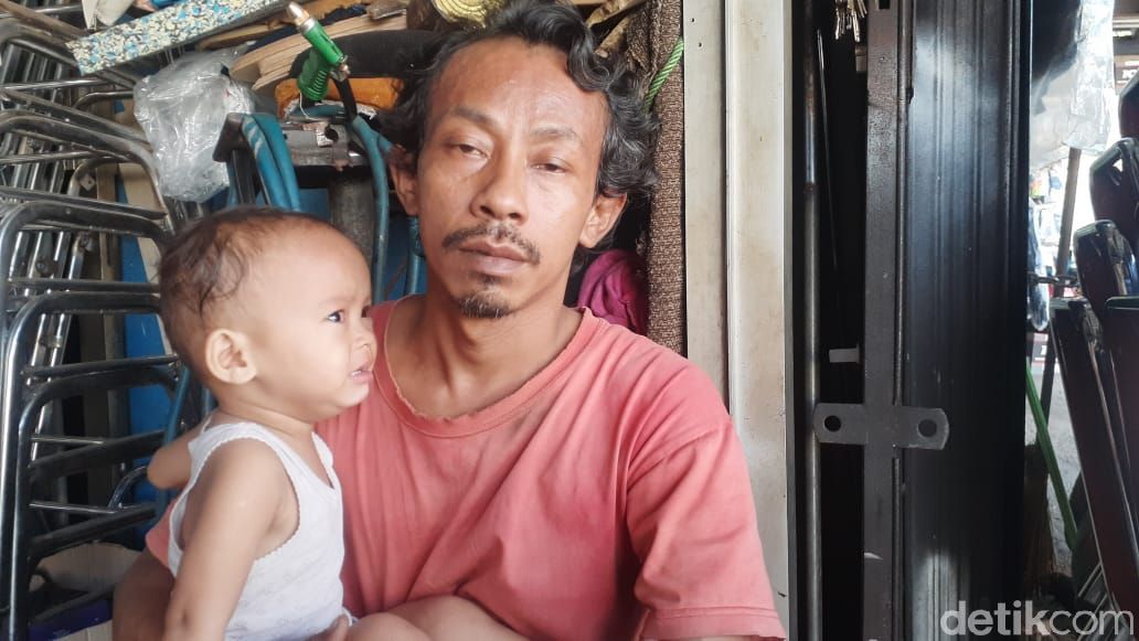 Khoiril Lesmana, warga Lenteng Agung dekat Flyover Tapal Kuda. (Afzal NI/detikcom)