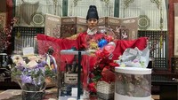 Kiriman lainnya juga diterima oleh Kim Jung Hyun. Ada cake hingga karangan bunga yang cantik. Foto: Instagram @jhkim0405