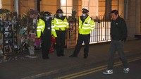 Duta Besar Myanmar untuk Inggris, Kyaw Zwar Minn, tidak mendukung kudeta militer terhadap pemimpin sipil Myanmar. Pihak pemerintahan militer kini mengunci kantor Kedubes Myanmar di London. Dubes Myanmar, Kyaw Zwar Minn tak bisa masuk kantor.