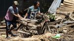 Begini Kondisi Truk dan Motor Korban Banjir Bandang di NTT