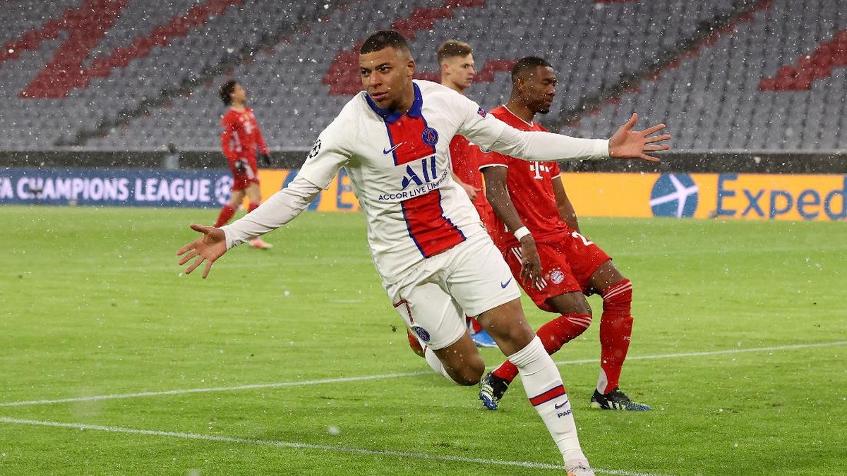 Kylian Mbappe dua kali merobek gawang Manuel Neuer. (Foto: Getty Images/Alexander Hassenstein)