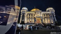 Bangunan Masjid Agung TSB mulai dibangun pada 15 Maret 2013. Pengerjaannya tuntas atau mulai difungsikan pada 26 November 2014. Dikhy Sasra/detikcom