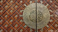 Untuk datang kelokasi masjid ini sangatlah mudah, berdiri di kawasan wisata komersial Trans Studio Bandung dan siap menyambut bulan suci Ramdhan mendatang. Dikhy Sasra/detikcom
