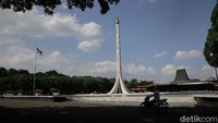 Presiden Joko Widodo (Jokowi) mengambil alih pengelolaan Taman Mini Indonesia Indah (TMII) dari yayasan keluarga Soeharto kembali ke negara dengan sepucuk Peraturan Presiden (Perpres) Nomor 19 Tahun 2021.
