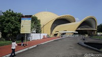 Theater IMAX Keong Emas adalah gedung teater berbentuk keong mas raksasa tempat pemutaran dan pertunjukan film khusus berteknologi canggih. Ada banyak film menarik yang ditayangkan di sini. Sensasi menontonnya juga sangat mengesankan, karena layarnya yang besar dan teknologi IMAX-nya yang canggih. (Grandyos Zafna/detikcom)