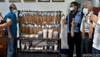 Ia menjelaskan, kelompok petani padi di desanya mulai membudidayakan jenis padi organik sejak 1998. Menurutnya membudidayakan padi organik lebih menguntungkan dibanding budidaya padi biasa.
