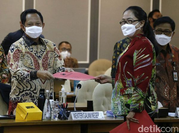 Mendagri dan Pansus DPR Bahas RUU Otonomi Khusus Papua