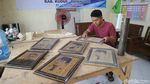 Menengok Bisnis Lukis Tokoh Nasional di Atas Bambu