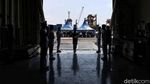 Momen TNI AL Kirim Bantuan untuk Korban Bencana NTT