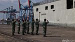 Momen TNI AL Kirim Bantuan untuk Korban Bencana NTT