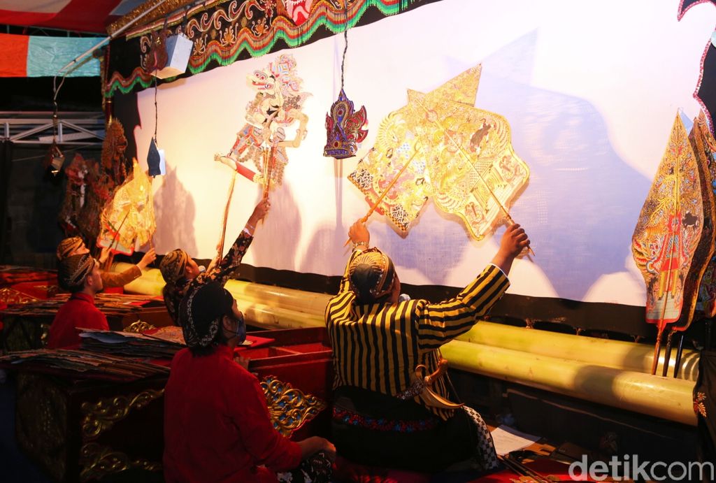 Pagelarang wayang kulit di festival banyuwangi 2021