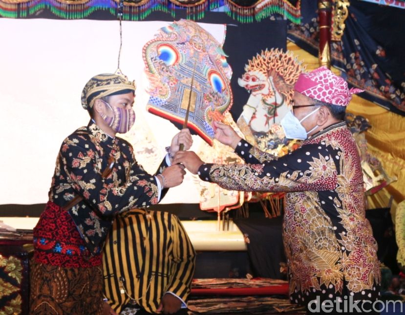 Pagelarang wayang kulit di festival banyuwangi 2021
