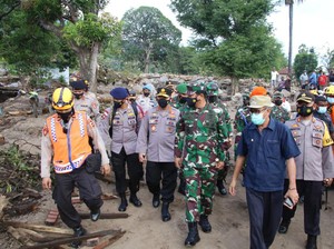 Kapolri: Bantuan untuk Korban Banjir Bandang NTT-NTB Harus Sampai ke Warga!