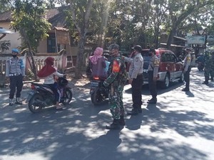 Razia Prokes Warga, Polsek Jerowaru Dukung Kampung Sehat Jilid 2