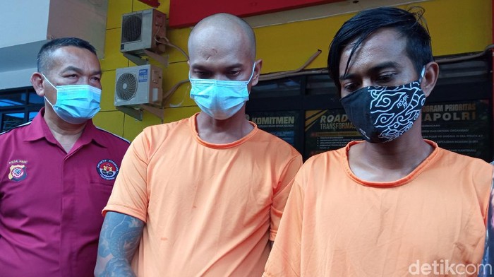 Polisi menangkap preman pemalak teknisi provider di Bandung. Video pemalakan tersebut sebelumnya viral di media sosial (medsos).