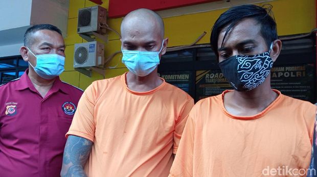 Polisi menangkap preman pemalak teknisi provider di Bandung. Video pemalakan tersebut sebelumnya viral di media sosial (medsos).