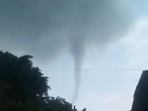 Heboh Awan Berbentuk Tornado di Tangsel, Ini Penjelasan BMKG