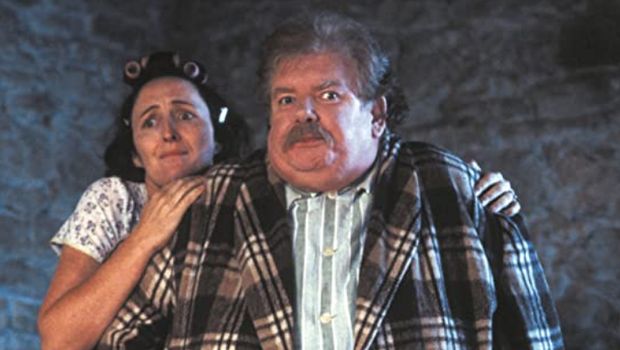 Richard Griffifths dan Fiona Shaw yang tampil sebagai paman dan tante Harry Potter.