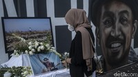 Meski telah satu tahun tiada, rasanya karya-karya Glenn Fredly tetap hidup dan membekas di hati para pendengarnya. Beristirahatlah dengan tenang, Bung Glenn, segala karya dan perjalananmu akan selalu terkenang dan membekas di hati mereka yang telah tersentuh oleh nada-nada yang kau lantunkan.