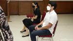 Resmi Cerai, Ke Mana Wulan Guritno saat Sidang?