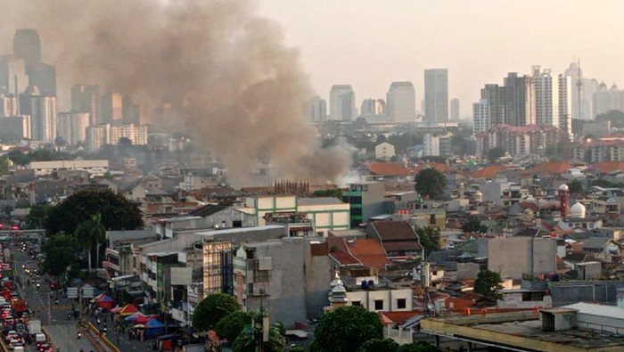 Terkini! Foto-foto Kebakaran di Tanah Abang Kepulan asap tebal terlihat di kawasan Tanah Abang, Jakarta, Kamis (8/4/2021). Berikut foto-foto terkininya!