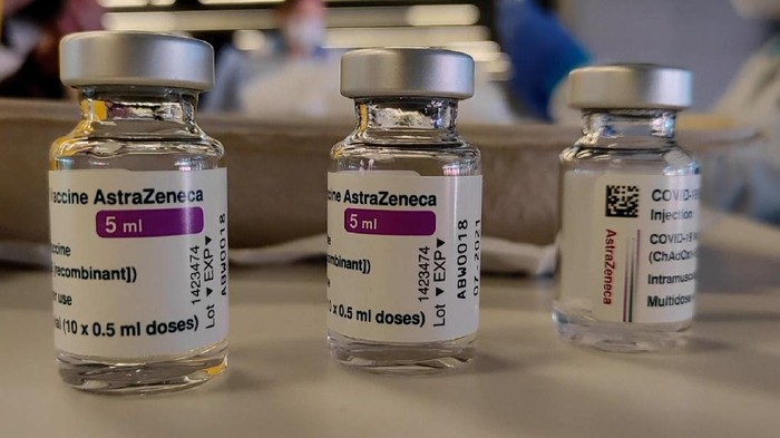 perbedaan vaksin sinovac dan astrazeneca