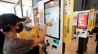 Bank Mandiri menggandeng restoran cepat saji McDonald’s untuk mengembangkan akses pembayaran dengan scan kode QRIS di aplikasi  Livin’ by Mandiri serta meningkatkan penggunaan transaksi non tunai di masa pandemi.