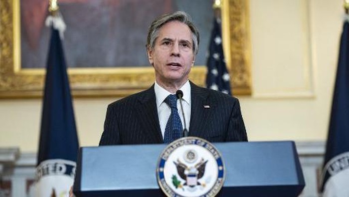 US Secretary of State Antony Blinken speaks about US leadership in fighting the global coronavirus disease (COVID-19) pandemic during an event at the State Department in Washington, DC on April 5, 2021. (Photo by ALEXANDER DRAGO / POOL / AFP)