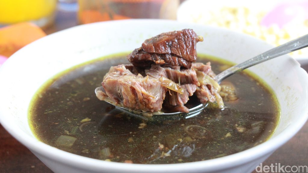 Warung Rampal : Kelezatan Melegenda Soto Sapi Favorit Para Presiden RI