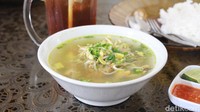 Satu porsi soto sapi dijual dengan harga Rp 40.000. Kalau mau pesan setengah porsi juga bisa. Foto: detikFood/Luthfi Baihaqy