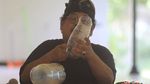 Wayang Ini Dibuat dari Botol Plastik Bekas Lho