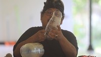 Limbah plastik dipilih karena mudah serta murah didapatkan. 