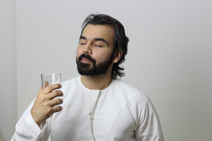 Adab yang Baik saat Minum Sesuai Sunnah Nabi Muhammad SAW