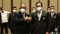 Guna menghindari kerumunan mengingat acara ini akan dihadiri secara langsung sekitar 100 orang, pihak PBSI sudah menyewa aula pertemuan besar di salah satu hotel di kawasan PIK itu. Dengan demikian, acara bisa berlangsung dengan nyaman dan para peserta bisa menghindari kontrak dengan peserta lain dalam jarak dekat.