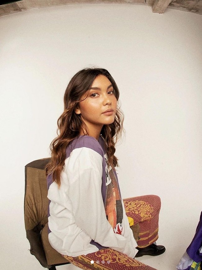 Selanjutnya ada Caitlin North Lewis. Siapa sangka jika wanita yang lahir di Denpasar pada 6 Oktober 2002 ini baru berusia 18 tahun. Caitlin memiliki darah campuran Jawa dan Inggris. Foto: Instagram.com/caitlinnorthlewis