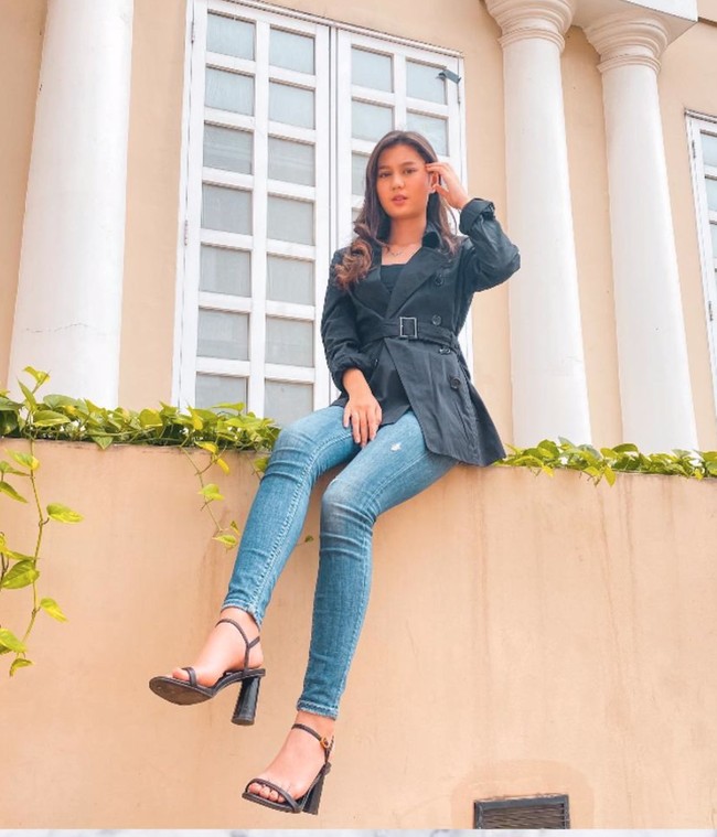 Zoe Abbas Jackson yang merupakan wanita berdarah blasteran Inggris ini juga baru genap berusia 18 tahun pada 31 Desember lalu. Bagaimana menurutmu penampilannya? Foto: Instagram.com/zoeabbasjackson