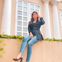 Zoe Abbas Jackson yang merupakan wanita berdarah blasteran Inggris ini juga baru genap berusia 18 tahun pada 31 Desember lalu. Bagaimana menurutmu penampilannya? Foto: Instagram.com/zoeabbasjackson