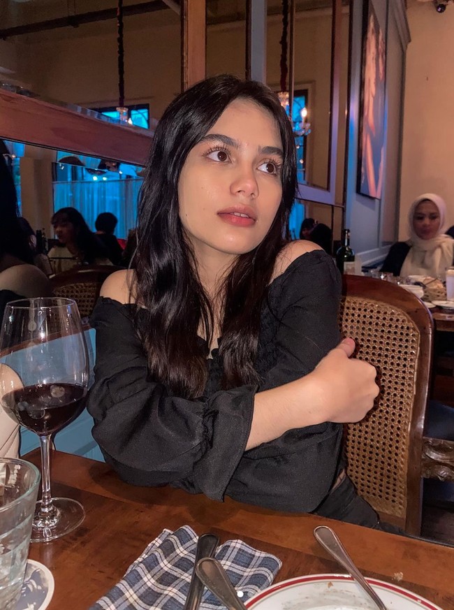 Pemeran utama film Hafalan Shalat Delisa ini kini telah berusia 17 tahun. Walaupun demikian, banyak yang mengira Chantiq Schagerl yang memiliki darah Austria itu sudah berusia 20an tahun.  Foto: Instagram.com/cha_schagerl